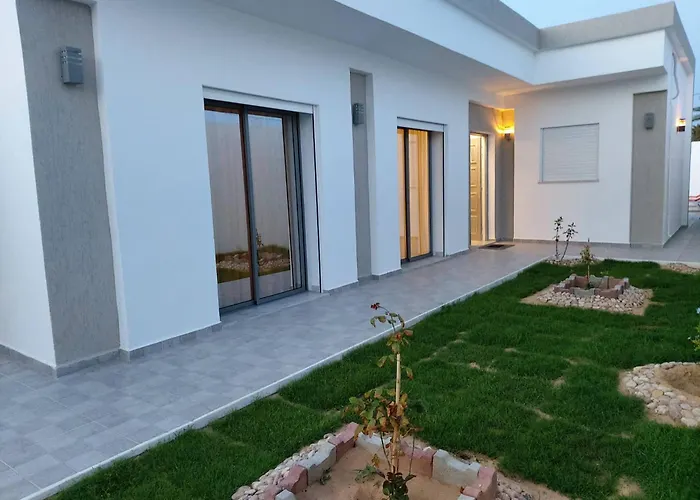 Villa Lella Hadherya